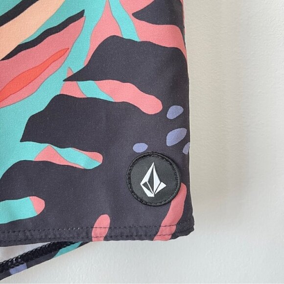 Boys Volcom Swin shorts tropical elastic waist swim trunks size X-large - Picture 3 of 7